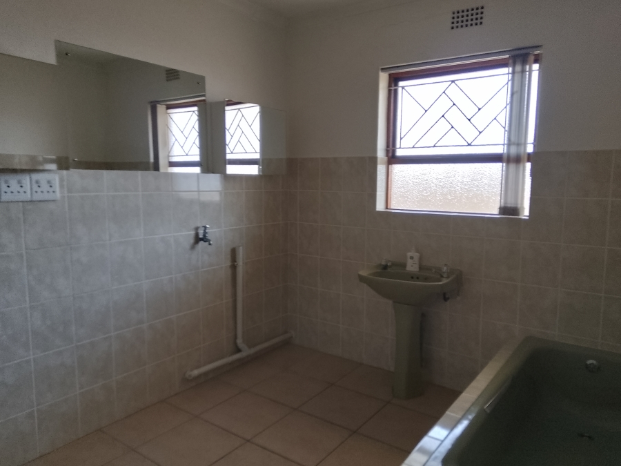 4 Bedroom Property for Sale in Goodwood Estate Western Cape